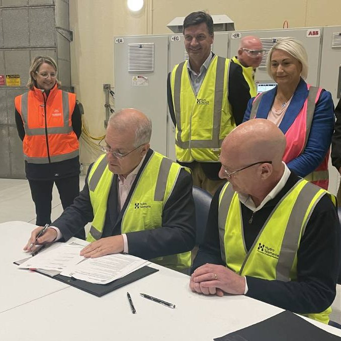 MarinusLink's tweet photo. Project Marinus is pleased to support a signed MOU between the Australian and Tasmanian Governments to progress Project Marinus to an investment decision, with a further $75 million in grant funding from the Commonwealth.

https://t.co/JniN6CIekN

#MarinusLink #CleanEnergyFuture https://t.co/oGpyklR8E6