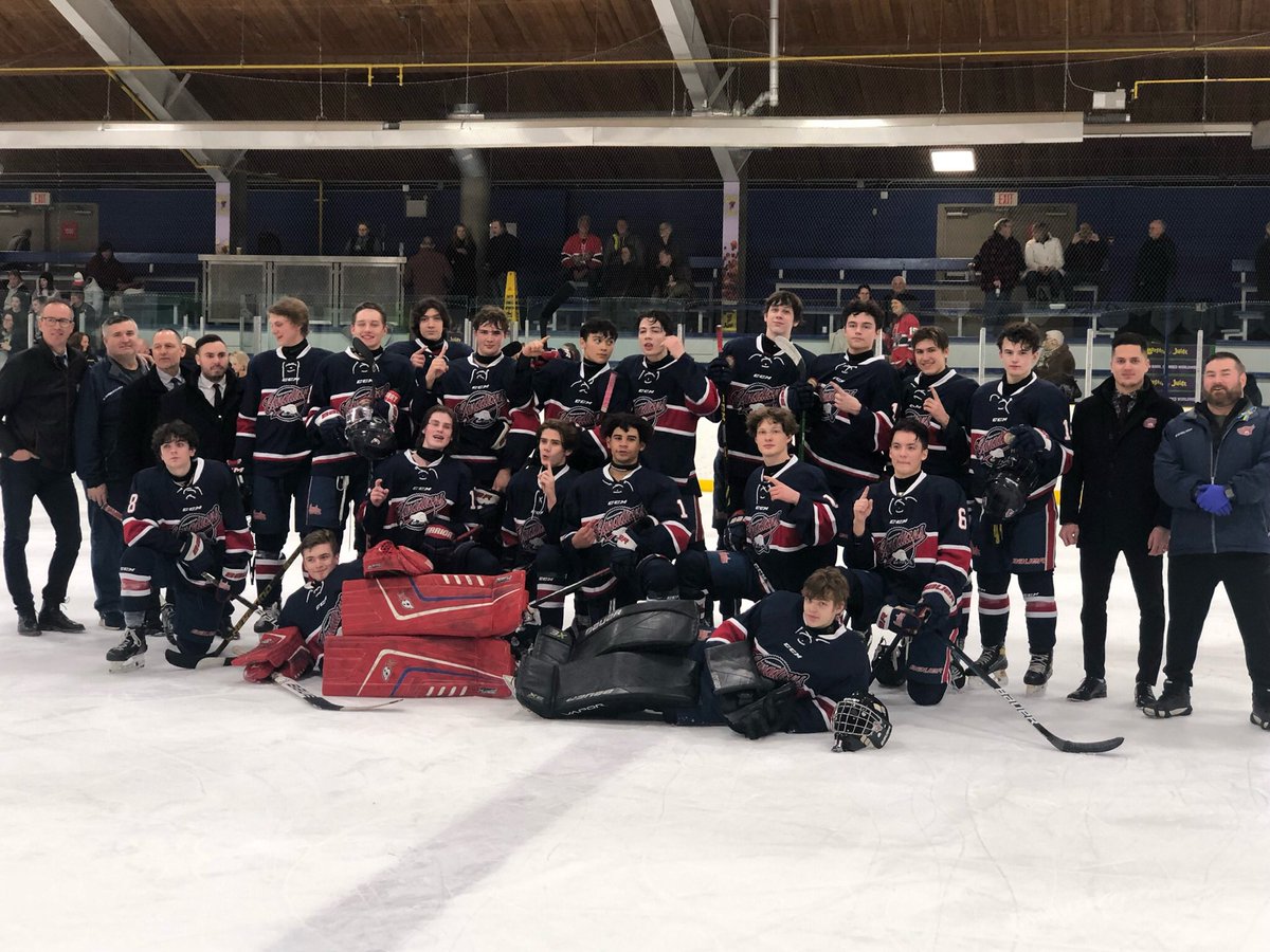 The year is over for @ButchersPackers  The silver medal in the <a href="/AbU18aa/">2022 - U18AA AB Provincials</a> is not the medal we wanted but I’m so proud of this group I can’t even explain in words . What an amazing season - thank you !! <a href="/cac_hockey/">CanadianAthleticClub</a> #joyofsacrifice #beauties #hockeyseason