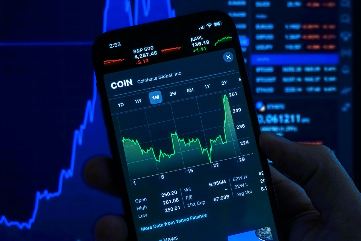 GamifiedMedia's tweet photo. There are lots of apps today that allow you to invest in the stock market, cryptocurrency etc. + most incorporate gamified elements!

Have you used any investment apps? How have they gamified the user experience? #ALM201

📷  by Jeremy Bezanger on @unsplash https://t.co/xLfiaSpjH3