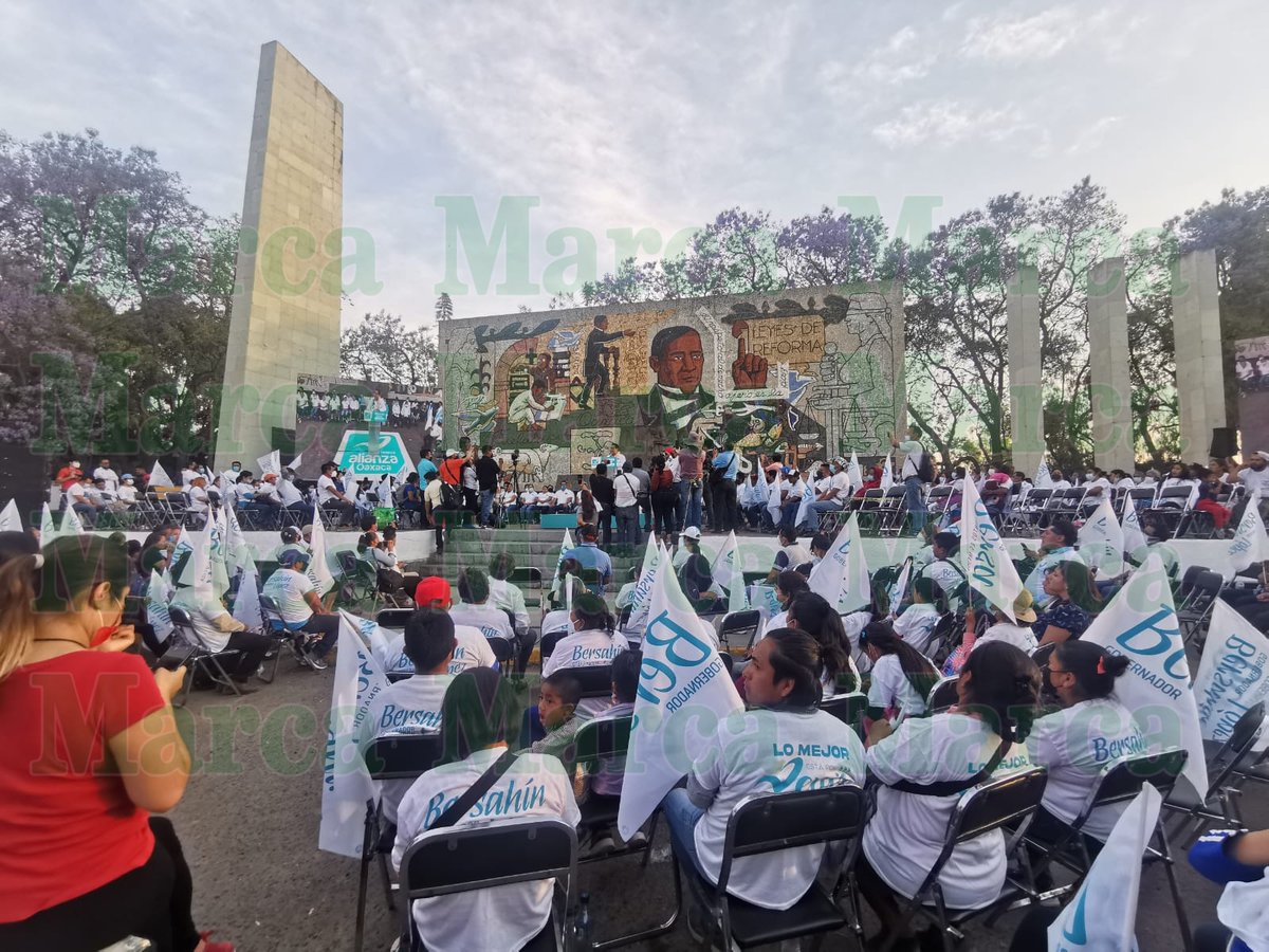 DiarioMarcaOax's tweet photo. "Vamos a lograr a transformar a Oaxaca desde una visión de la familia.

#Oaxaca lo que necesita es algo extraordinario", señaló @BersahinLopez, candidato por el partido de @NuevAlianza_Oax.

Foto: @fotoesMax https://t.co/D0aydkK8mD