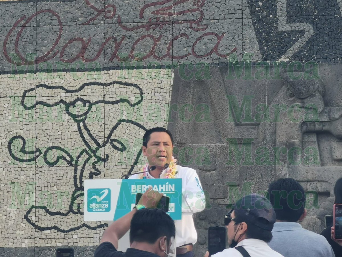 DiarioMarcaOax's tweet photo. "Vamos a lograr a transformar a Oaxaca desde una visión de la familia.

#Oaxaca lo que necesita es algo extraordinario", señaló @BersahinLopez, candidato por el partido de @NuevAlianza_Oax.

Foto: @fotoesMax https://t.co/D0aydkK8mD