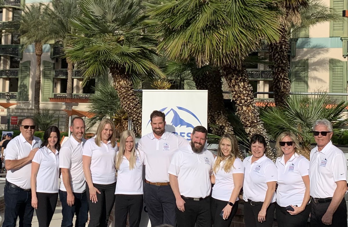 Both 2021 Everest Curling Club Championship teams and 2021 Everest Senior Curling Championship teams at yesterday evening’s ring ceremony. Congratulations, curling champs! 🏆🥌

P.S. Spot any other familiar faces?