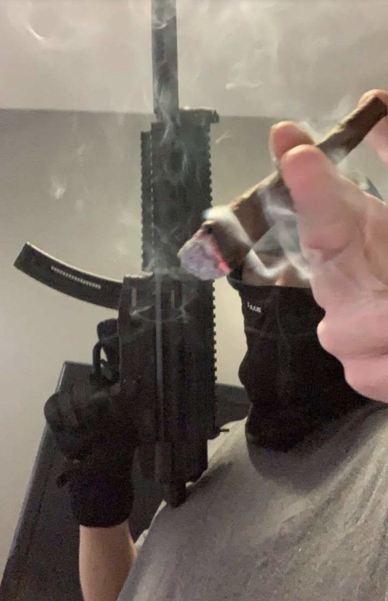 NotysMD's tweet image. I do everything to keep da business going 📆😵‍💫