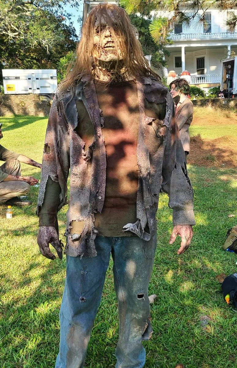 O_RodriguezIII's tweet photo. Here I am as a #Walker for #Season11 episode 14 #TWDFamily #OscarsRedHat #IAmAMonster
#OscarsRedHat Walker #Whisperer #Trooper #Commonwealth #Artist #Actor #Thewalkingdead #Senoia #ATLWood #TWDArtist https://t.co/kYBSO0y5Su