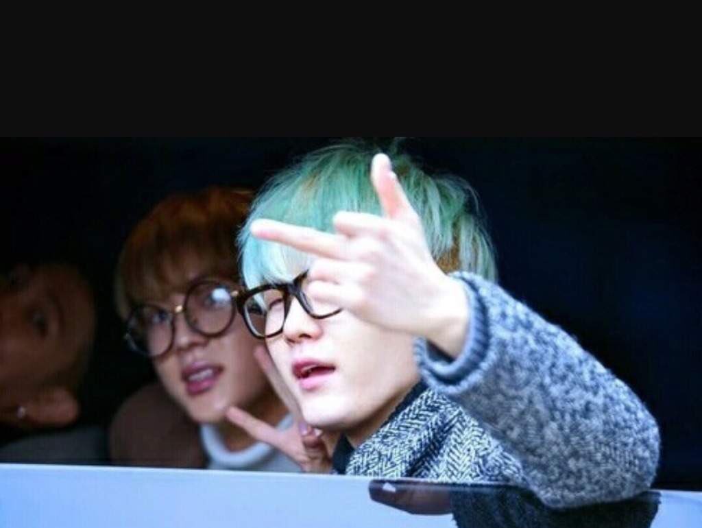 _BabyJ13_'s tweet photo. And that’s why BTS are using that same building for their OVER FLOW #scammys https://t.co/adXWLPhFgn