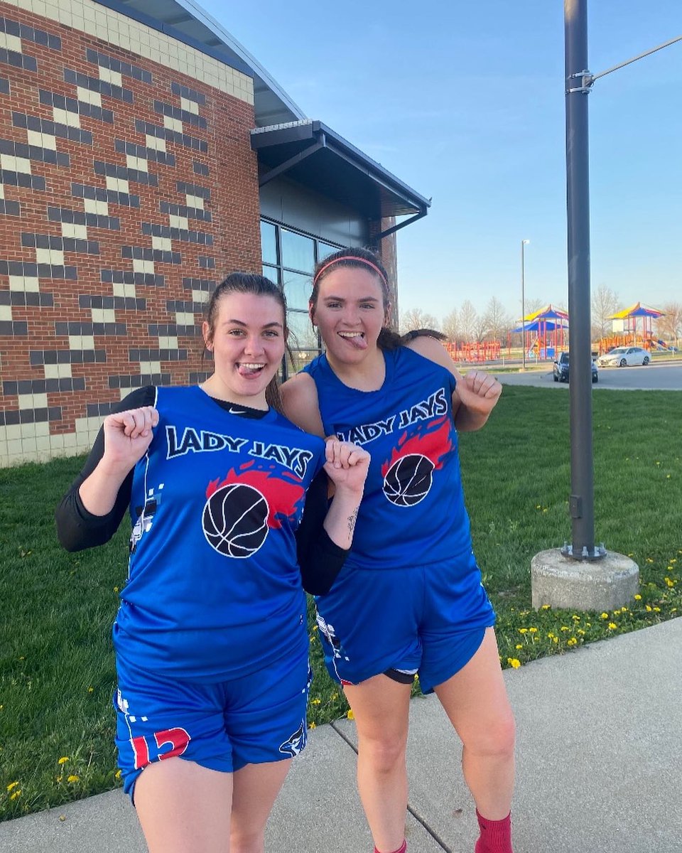 davidson_baylee's tweet photo. First AAU game of the year ✅ with my twinnie who made her comeback 🤍 @emilyshaenapie1 https://t.co/FGEndc65LL