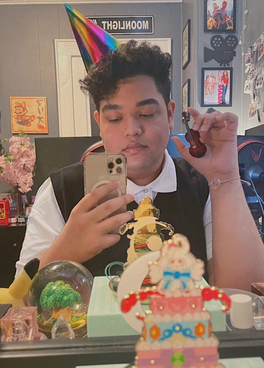 Alphioli's tweet photo. it was fun turning twenty-one 🎂 https://t.co/gSjowCh9gQ