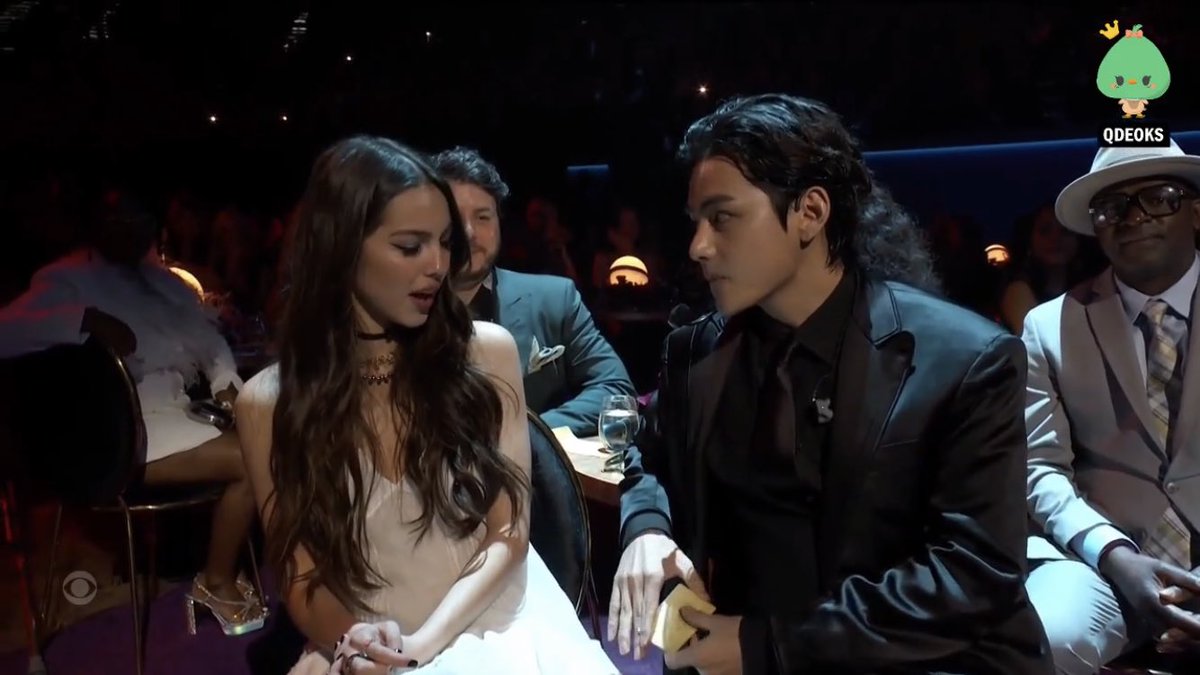 valeeg92's tweet photo. #GRAMMYsTNT AYUDAAA COLAPSOOOO https://t.co/qYYcogDHr3