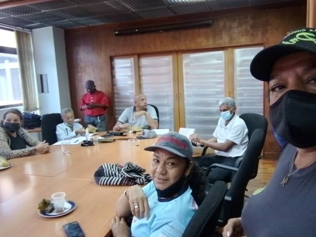 brippas's tweet photo. La brippas reunadas en masas de trabajo https://t.co/A1GwQCnjm3