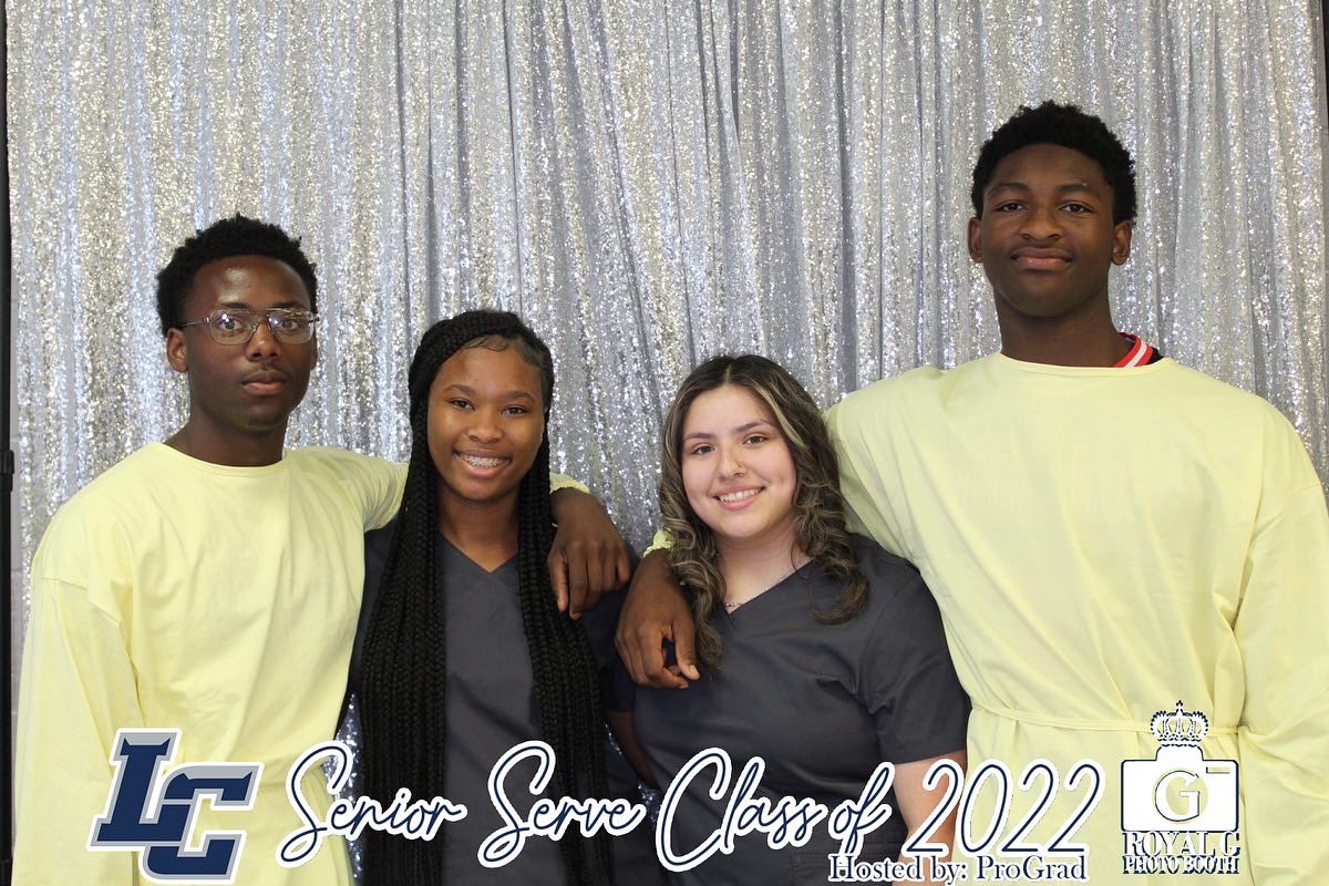 Senior Serve for the Class of 2022 did not disappoint! Thank you to everyone who came out and supported this event! #BlueStampede 💙⭐️🐴🍴🎓