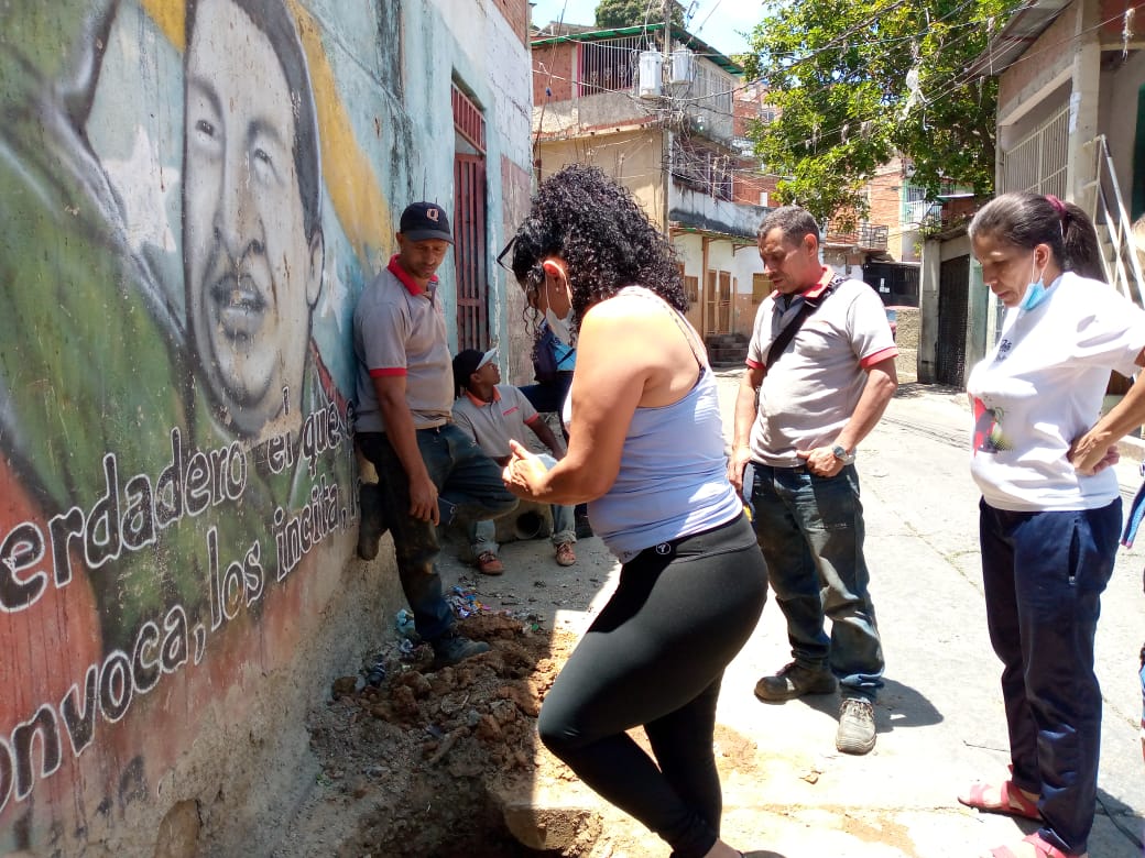 brippas's tweet photo. La brippas de la parroquia antimano menos fugas y más agua para el pueblo https://t.co/67F8U5aUqm