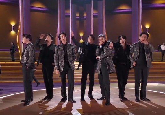btsunike08's tweet photo. Son muchas cosas para procesar, pero de verdad, estuvieron increíbles. 
#GRAMMYsTNT  #방탄소년단 #BTS @BTS_twt https://t.co/boV2W2zKHS