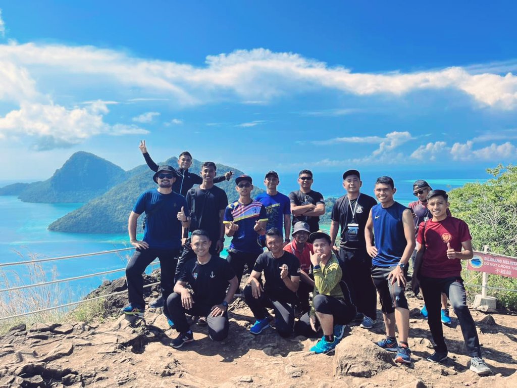 kdsriperlis's tweet photo. 25 minit masa untuk mendaki puncak Pulau Boheydulang https://t.co/yfPhclqgpW