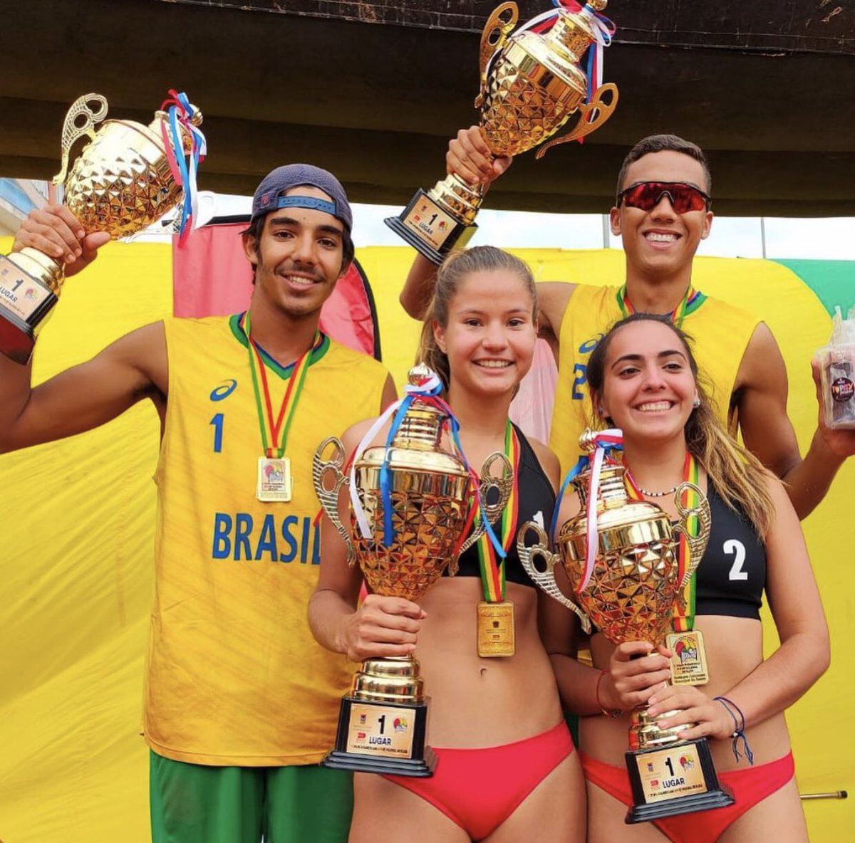 La dupla paraguaya compuesta por Denisse Morgenstern y Fiorella Núñez obtuvieron la medalla de Oro en el Sudamericano (U19) Beach Volley realizado en Sucre, Bolivia. Con esto, se clasificaron al Mundial de Turquía #730AM #CardinalDeportivo
