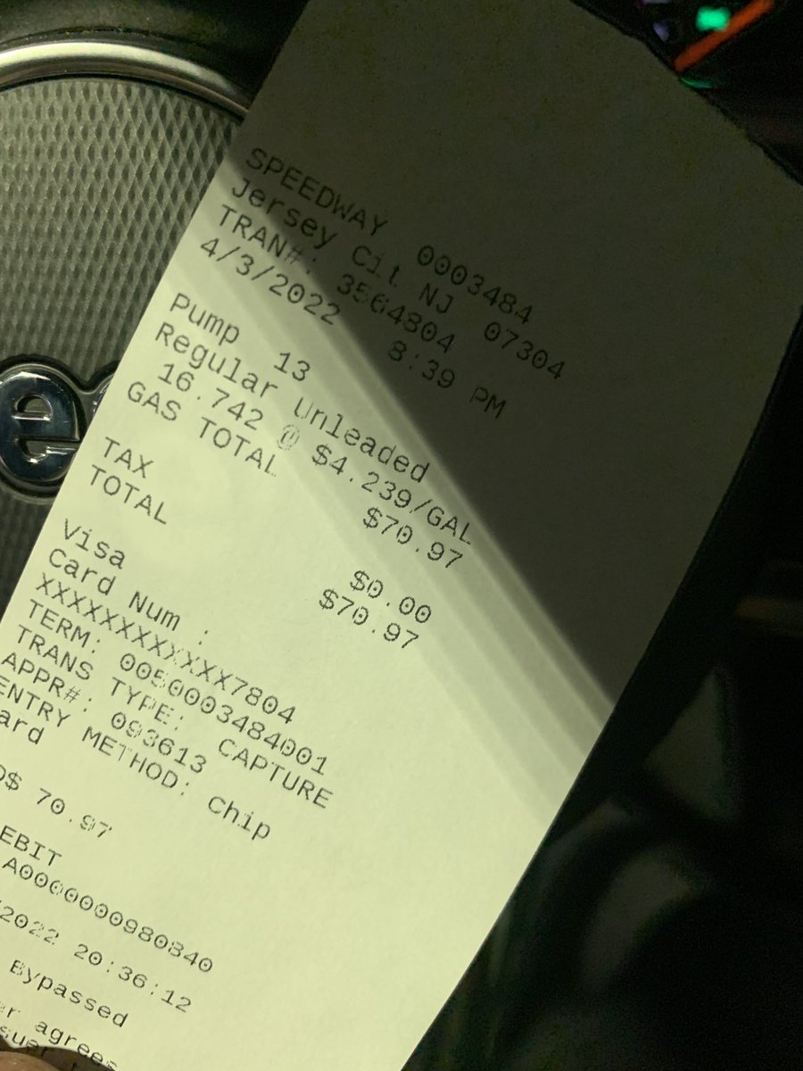DerrickeDennis's tweet photo. Gas prices are going down! #fillerup #jerseycity #Jeep #stillhigh #nosohigh https://t.co/hhdMnOtRQd