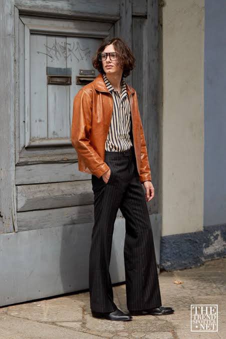 Setelah tahunan model skinny mewarnai style celana yg populer, sekrang diprediksi giliran model cutbrai ini kembali naik daun. Yep we’ll see..