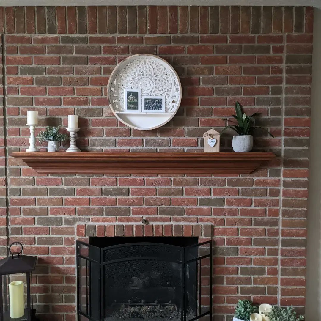 TmbigriggP's tweet photo. Weekend fireplace project. Applied limewash to brick and built faux reclaimed wood mantle. https://t.co/j65P6B9NZg