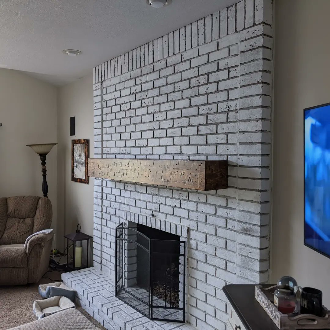 TmbigriggP's tweet photo. Weekend fireplace project. Applied limewash to brick and built faux reclaimed wood mantle. https://t.co/j65P6B9NZg