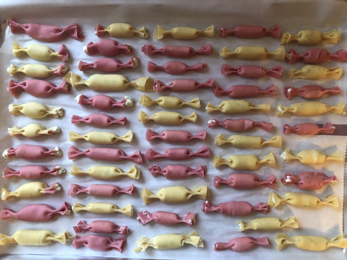 Samala104's tweet image. Pasta Sammie is back! Had a lil trouble in tinting class but flavor is 🤌
#pasta #homemadepasta #pastalover #italianfood #foodporn #cook #foodie #thesecarbsdontcount #eatpasta #eat #pastaaddict #dinner #delicious #love #livetoeat #pastagirl #ribbons #stuffedpasta #pinkpasta