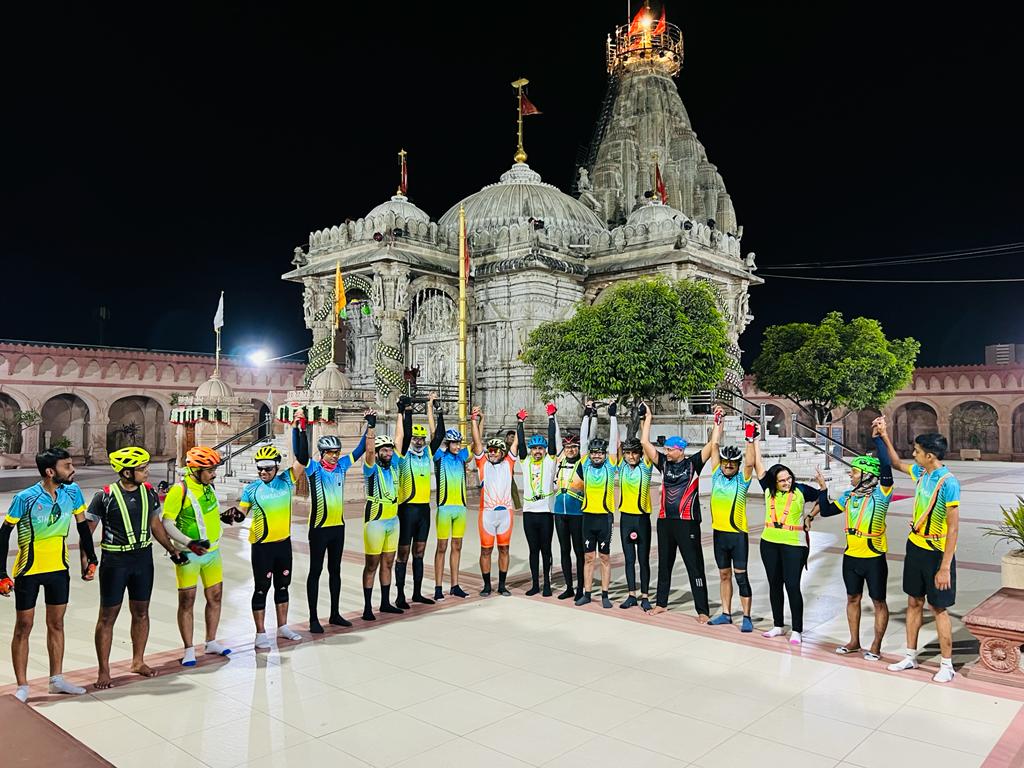 simbalian's tweet photo. Maa Calling...SCJ 200
Simbalian Cycling Jatra from Ahmedabad to Unja Umiya Mata Temple to Ambaji Amba Mata Temple with 22 Simbalian cyclists.
1st Ultra night ride of 200 kms.

Jay Maa Umiya...Jay Ambe...

Stay tune for more upcoming event.

#JaiHind 🇮🇳 https://t.co/ghwQ0fB8Et