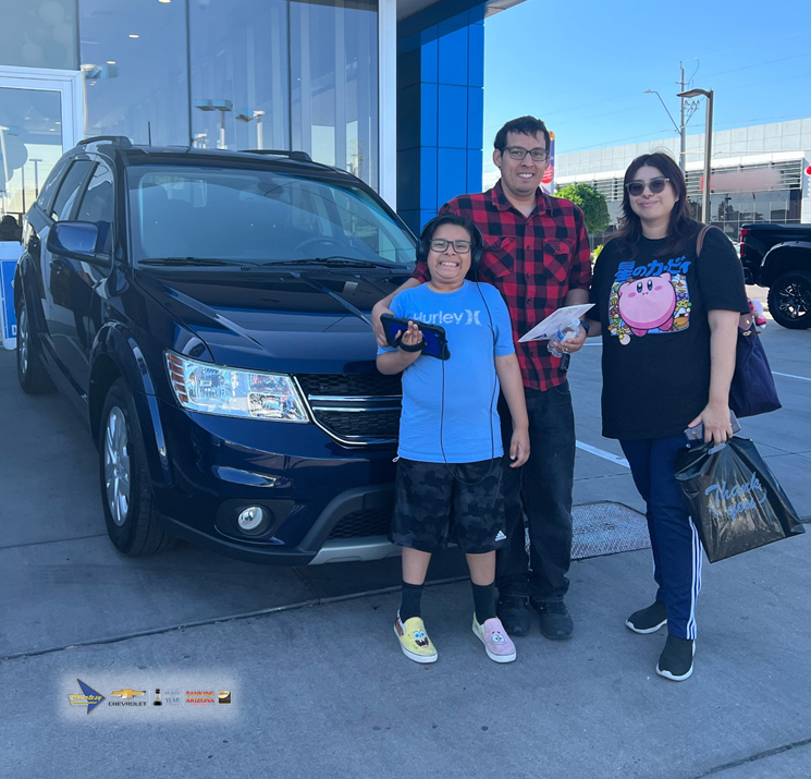 CourtesyChevCom's tweet photo. Congratulations Matthew and family on this beautiful 2018 #DodgeJourney, assisted by Brandon Osborn. Interested in a great deal on a quality #CourtesyChevrolet vehicle? Call Brandon at 602-635-2559. #TheCourtesyWay #FindNewRoads #Chevrolet #Chevy #CourtesyChev #Osborn4aChevy https://t.co/MDA07FxIls