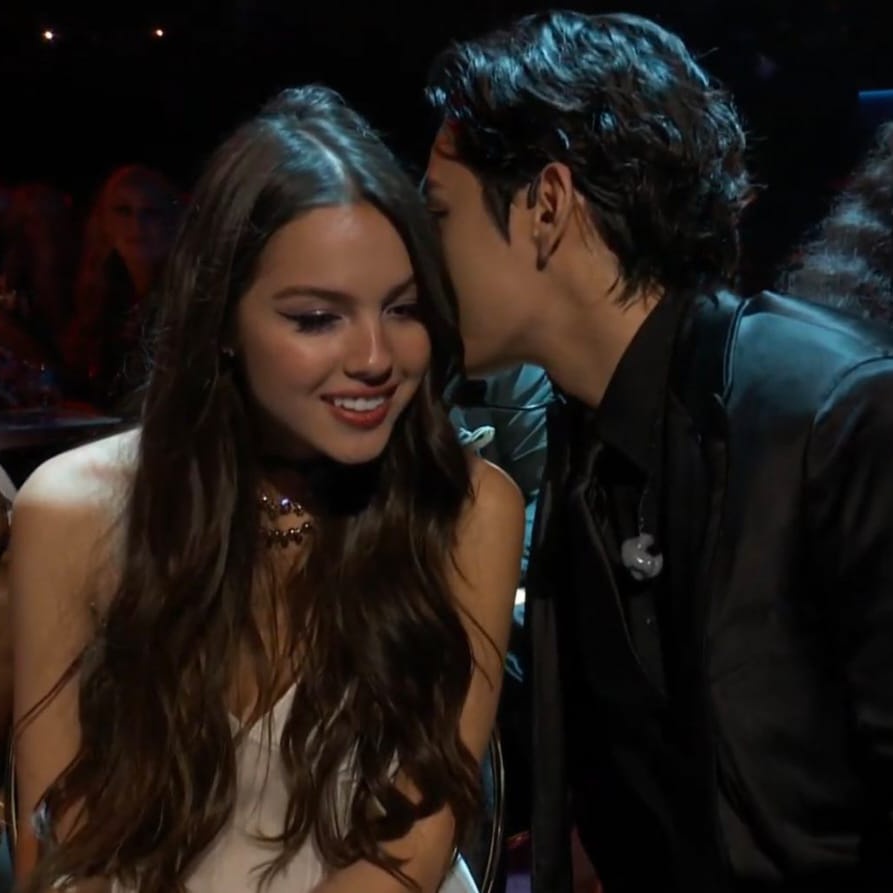 ivylastkiss's tweet photo. Muy linda interacción pero nadie le ganará a Taylor y Harry en los Grammy's 2021 https://t.co/QME4iy2Eni