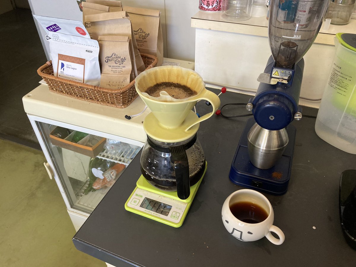 FuCoffeeLab's tweet photo. ネジが緩んでるのに気づかず、エチオピア酸味出すぎ。ブラジル出したら、いい感じのブレンドになったという。＃今日一ブレンド https://t.co/BPodisNIQK