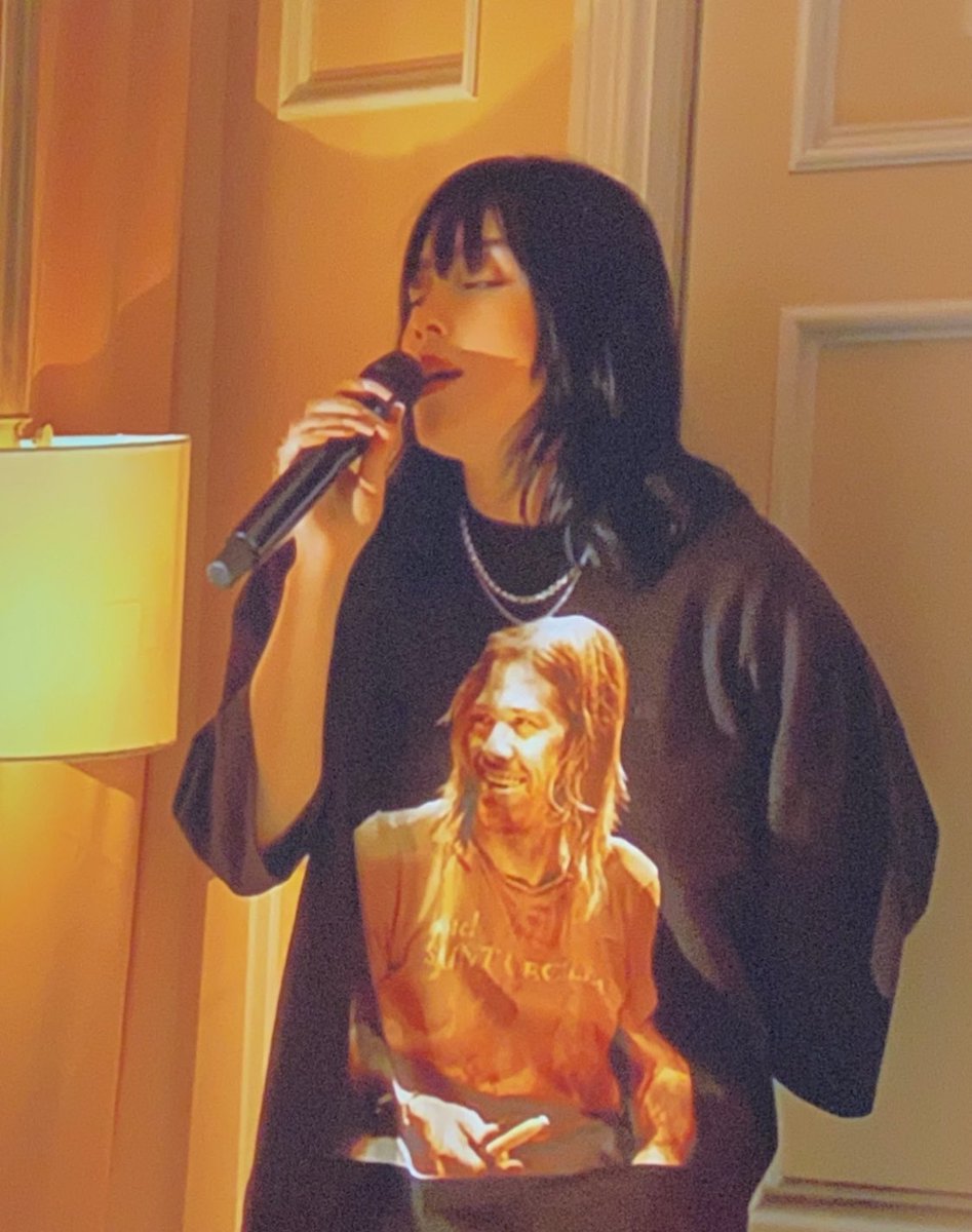 MeghanMilissa's tweet photo. As if I couldn’t love @billieeilish any more. The @taylorhawkins tribute. 😩😩😩 #TheGrammys https://t.co/MlDqhtjrg1