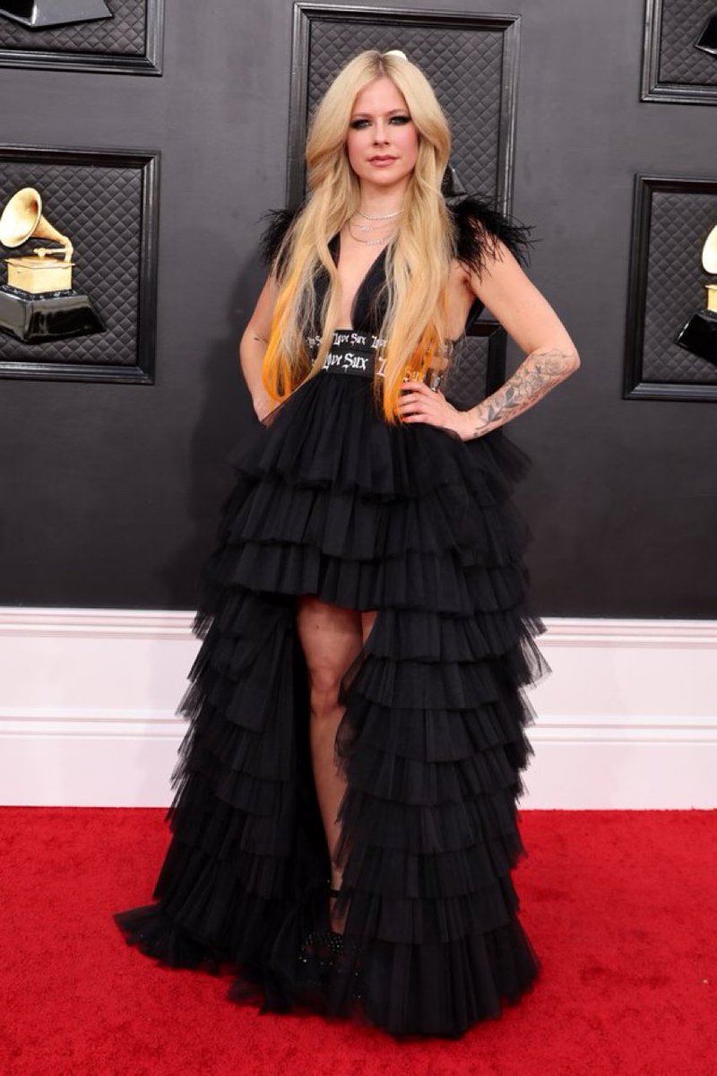 elmaxrights's tweet photo. te amo avril lavigne sos hermosa casate conmigo https://t.co/0sEWT5wObq