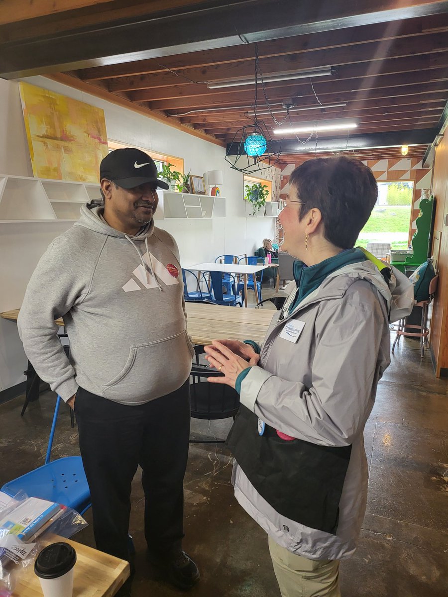 scrau's tweet photo. A special thanks to @LisaForOregon and @KHBeaverton and all our amazing volunteers who came out for our 2nd joint canvass event of the weekend! #LisaForOregon https://t.co/gpOlN9znrj