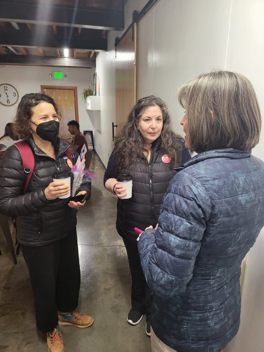 scrau's tweet photo. A special thanks to @LisaForOregon and @KHBeaverton and all our amazing volunteers who came out for our 2nd joint canvass event of the weekend! #LisaForOregon https://t.co/gpOlN9znrj