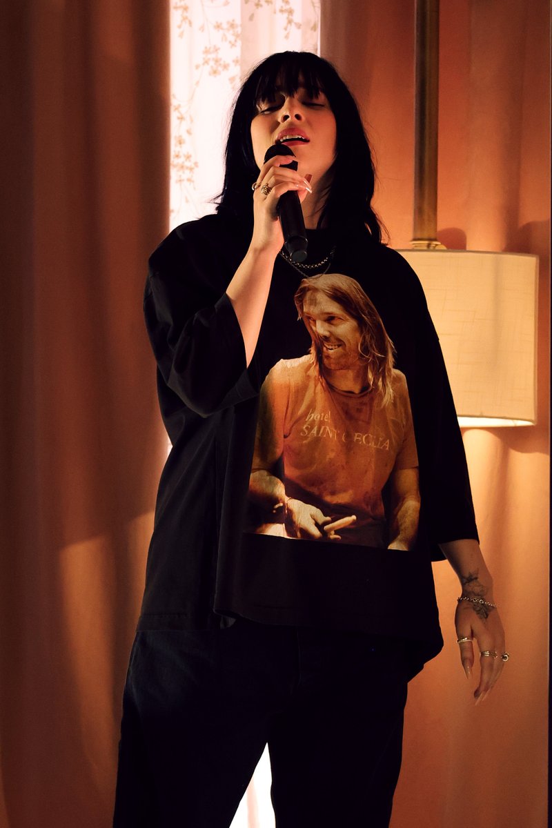 RollingStone's tweet photo. .@billieeilish wearing a Taylor Hawkins t-shirt during her performance #GRAMMYs https://t.co/dSIuczUiCU