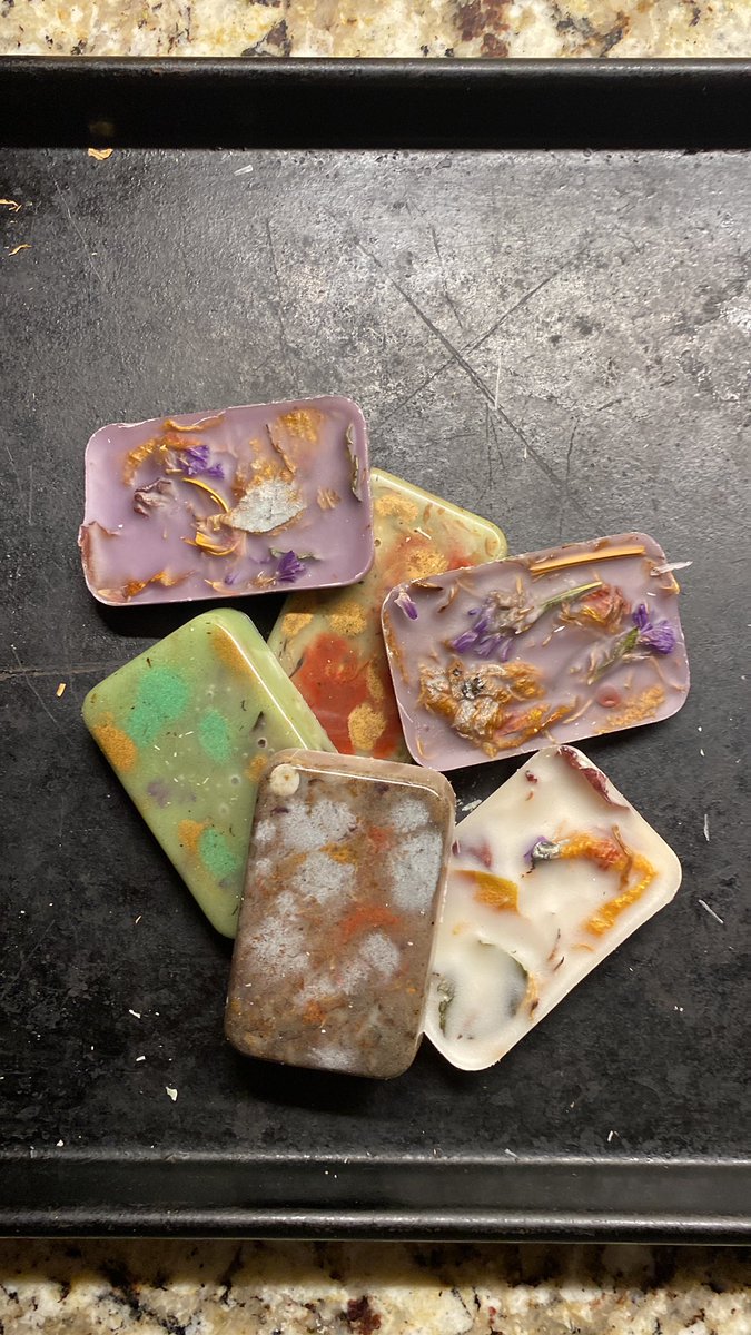daynabrowndolan's tweet photo. Finishing up these #funeral flower keepsakes for the fam. The waxes smell nice so I hope they bring some brightness to their days. #amcrafting
Feels good to get my hands dirty when I’m in my head so much. #amediting eventually https://t.co/Ga472mXBzt