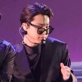 dailyjimn's tweet photo. JIMIN, THE BOYS ARE FIGHTING 🥴 https://t.co/qJaTvm08jF