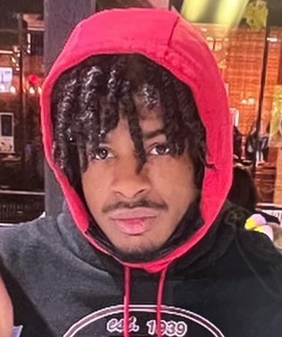 FairfaxCountyPD's tweet photo. #MISSING: 17yo Keshawn Mykel Brice was last seen 530 pm in 2100 blk of Gallows Road, Vienna. He is 5’11, 170lbs. Wearing blk hoodie, blue jeans, turquoise JanSport backpack &amp; blk shoes. He has floral tattoo on forearm. Endangered due to mental/physical concerns. Call 911 w/info. https://t.co/LnhOcqzpwn