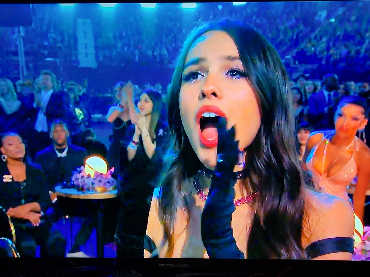 justinph615's tweet photo. @oliviarodrigo is us whenever we watch @billieeilish perform

#GRAMMYs #GrammyAwards #GRAMMYS2022 https://t.co/aywkPzVE4w