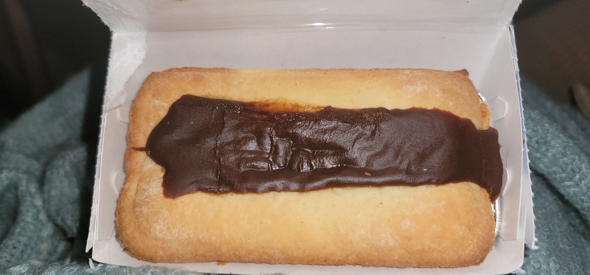 DollFaces911's tweet photo. @Tastykake What happened to this product?  I spot a difference. It use to have alot of chocolate on top. 
Disappointed 😞 https://t.co/M8jFR2BM2j