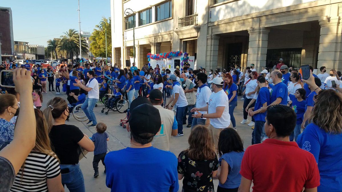 ElSolHermosillo's tweet photo. #Galería | Día Mundial de la Concientización sobre el Autismo en la plaza Zaragoza, en @ViactivaHMO celebran con el Festival Inclusivo 🎉 https://t.co/SV2LyeIqEz