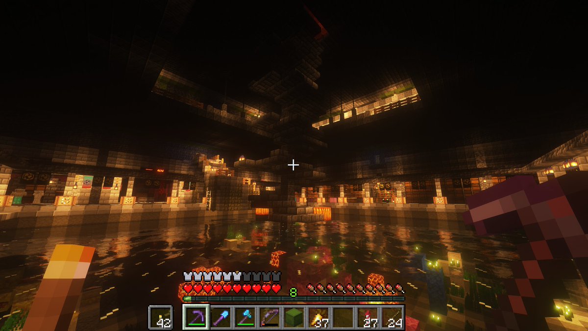 Frenchy3111's tweet photo. night time !! Optifine looking good and picture of the interior also love the lighting #Minecraft #survivalmode https://t.co/IlRrfKBjAB