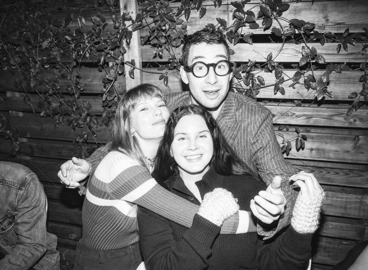 LanaDReyOnline's tweet photo. Lana Del Rey with Taylor Swift &amp; Jack Antonoff 💙 https://t.co/Pdvn5wbb2y