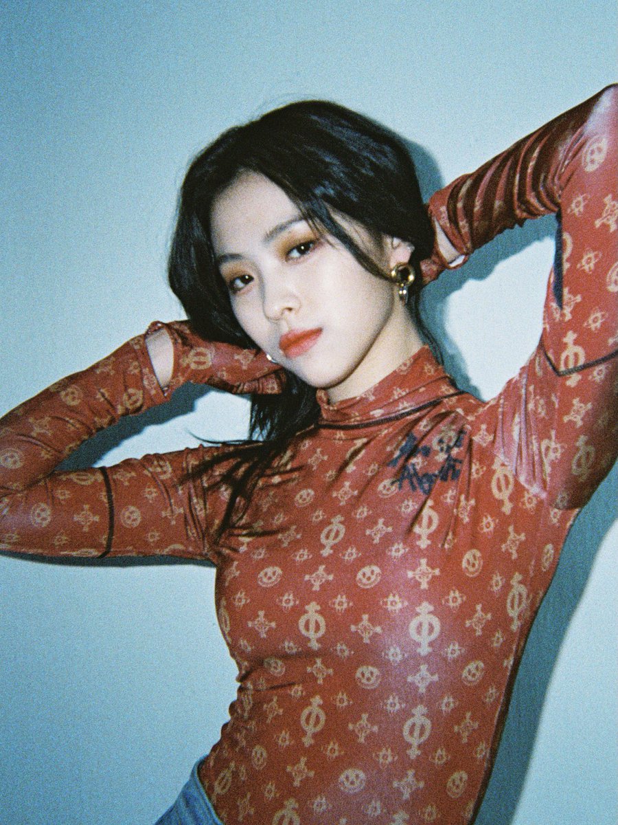SHINRJLOOKS's tweet photo. #RYUJIN #류진 #ITZY https://t.co/NsJL1w8vzB