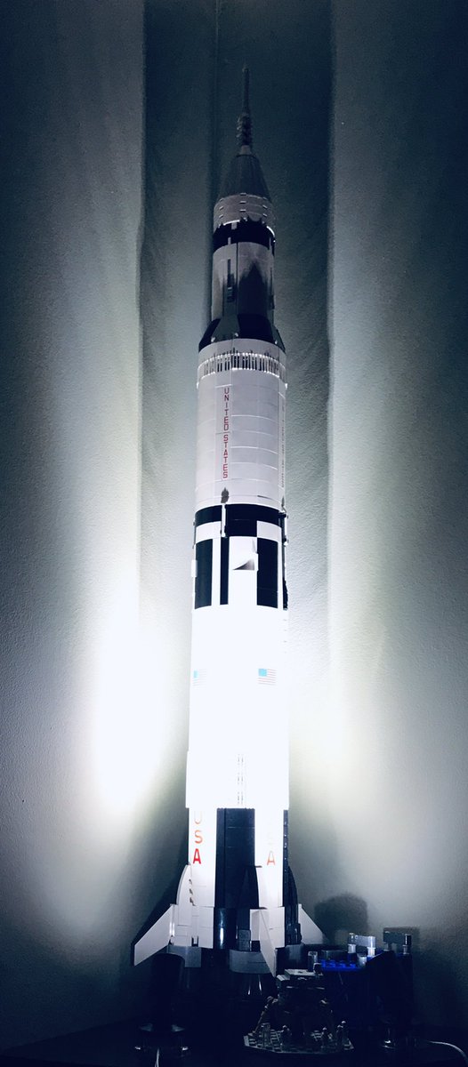 BrickMethod's tweet photo. @Bobby_Bandzz_ Shelves and lighting are your friends 😆 
#AFOL 
#legosaturnV
#SaturnV 
@NASA https://t.co/6sAYuto1Mk