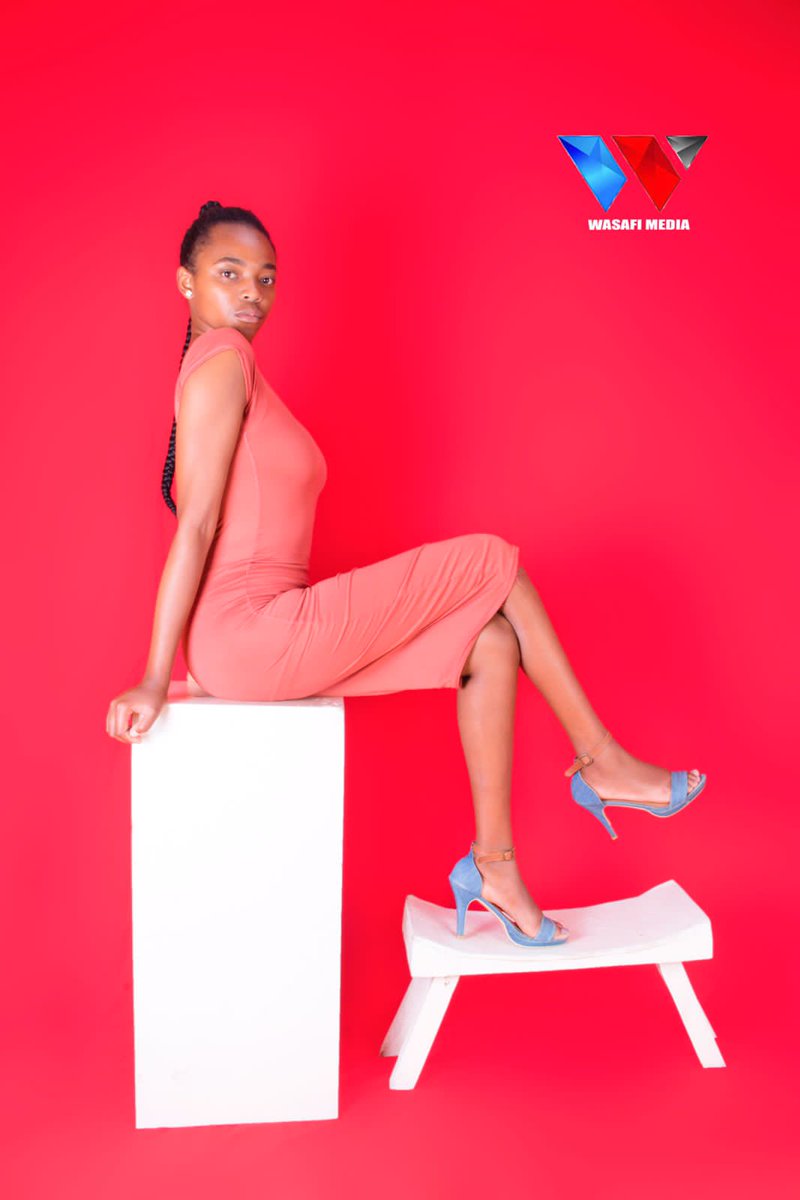 FlorianaMute's tweet photo. Throw Back .And guess what I still got that body 🔥❤️📸 By @Wcbwasafi_ DM for collaborations #model #contentcreator #influencer #collaboration #fashioninfluencer #fashionlover #longlegs #red #slimbody #outfit #dress #brandambassador #brallets #skirt #vintage #throwback #heels https://t.co/zPO9EaOEMj