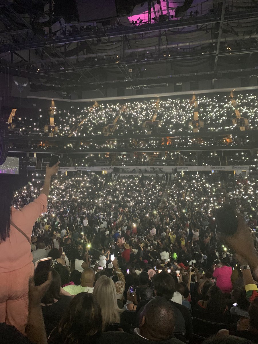 DLBrownatwork's tweet photo. @CharlieWilson - Great show Uncle Charlie #TheCultureTour https://t.co/wwpbtPUaZ9