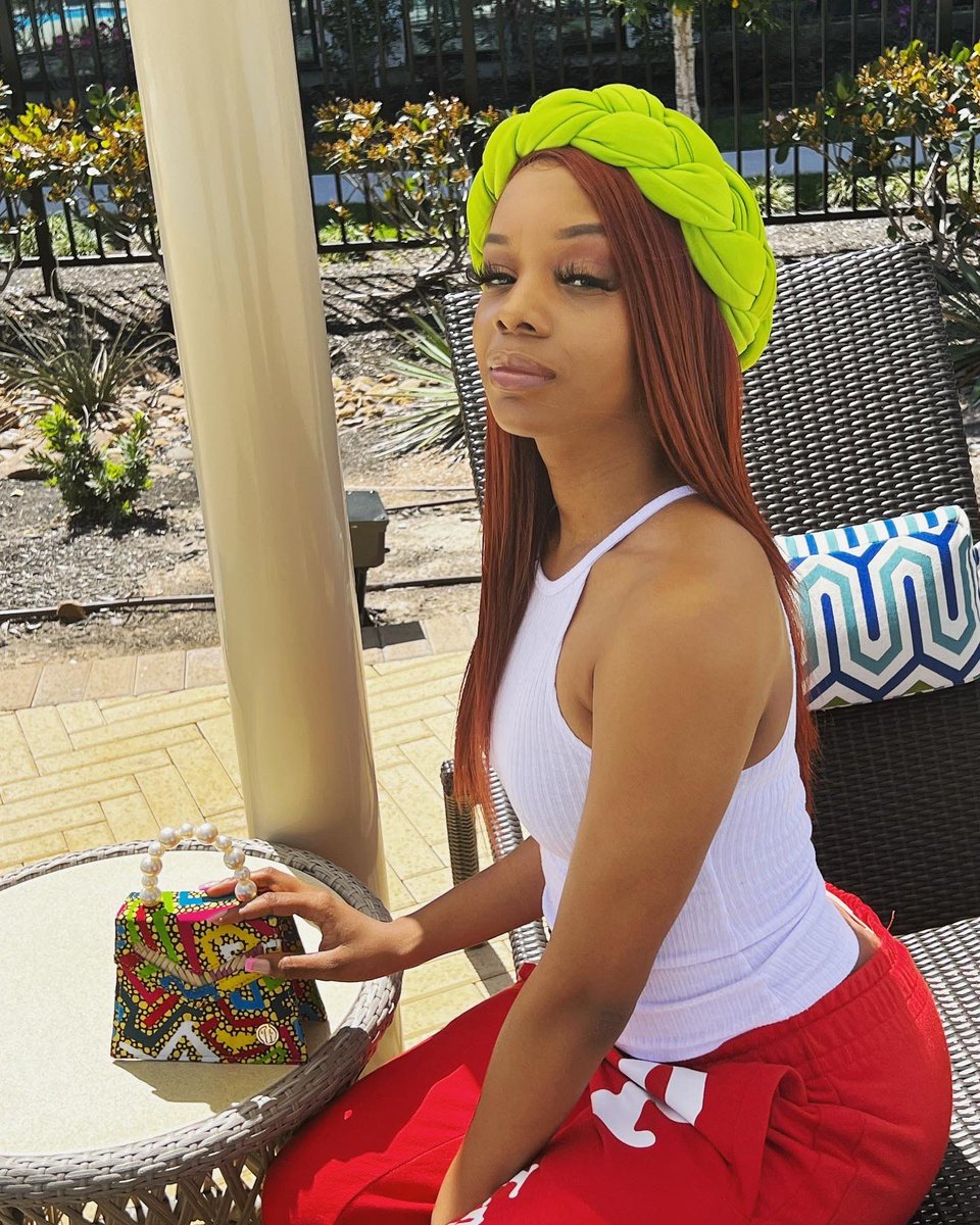 TribalAddiction's tweet photo. #SundayFunday in this #tribal turban and Arewa Candy purse 💚💛🧡❤️ https://t.co/DiNfP9e5Qs