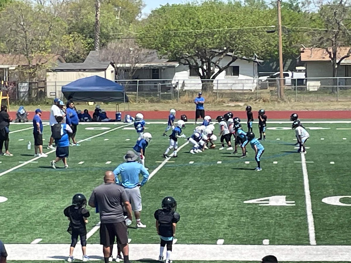 garygutierrez68's tweet photo. Loved seeing youth football practice at 7611 Marbach!  #FAMILY #TexasMustangs https://t.co/EGqivjYsqY