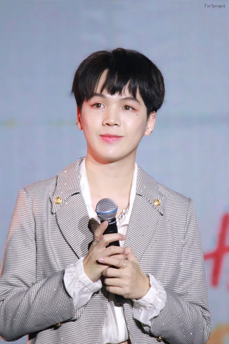 for7project's tweet photo. — โปรยกลิตเตอร์นางฟ้าาาาา ✨🤏🏻🤍

#7projectFanmeeting2022DDAY
#cooheart #แครร์รอตของคุณกระต่าย https://t.co/VQmUcaXTM9