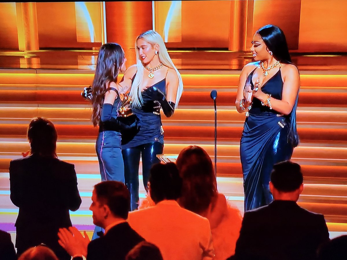 justinph615's tweet photo. Congrats to @oliviarodrigo 👏🎉 

#GRAMMYs #GrammyAwards #GRAMMYS2022 https://t.co/HPMvc9zjZo