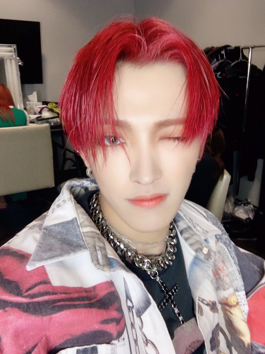 ltstwilight's tweet photo. Qué daría yo por pasar siquiera #𝟏𝟎𝐌inutes𝔴𝔦𝔱𝔥𝐃evil? Probablemente la vida pero no será necesario porque ya estoy instalado en el #𝕯evil𝕯ebut listo para echarle porritas a esta reina icónica. ¡Muchas felicidades, @DXVILTWT preciosa!

charming_vampire ✷ #𝕀ℤ𝕌𝕂𝕀 https://t.co/NzWo2vYQST