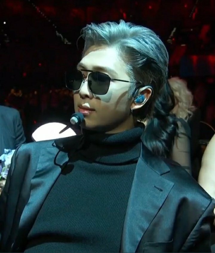 Biraz da namjoon hakkında konusabilir miyiz acil